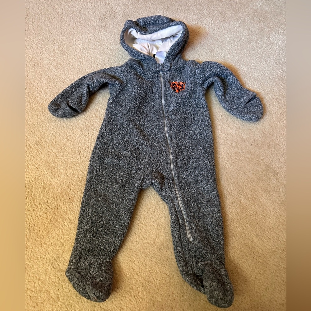 NFL Chicago Bears one piece for baby. Footies with bear hoodie and zipper